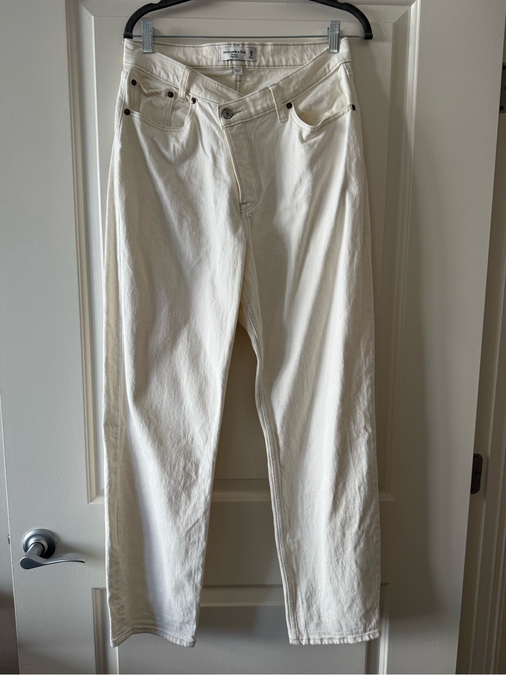 Abercrombie & Fitch Women’s Off-White Crossover Waist Straight-Leg Jeans